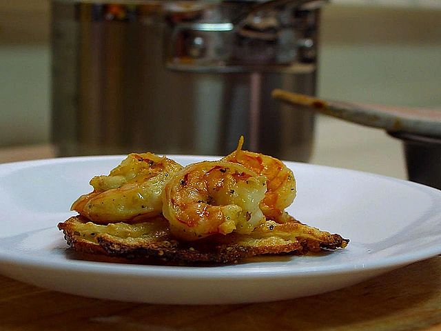 640px-Adobo_shrimp_on_potato_galettes
