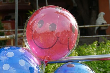 Balloon_with_smiley_face_01